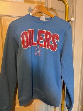 Nike Men's Light Blue Crewneck Sweatshirt with Red 'OILERS' Graphic